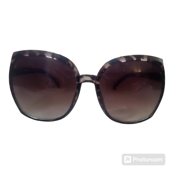 TAHARI Brown Square Shaped Oversized Women's Sunglasses - Picture 1 of 6